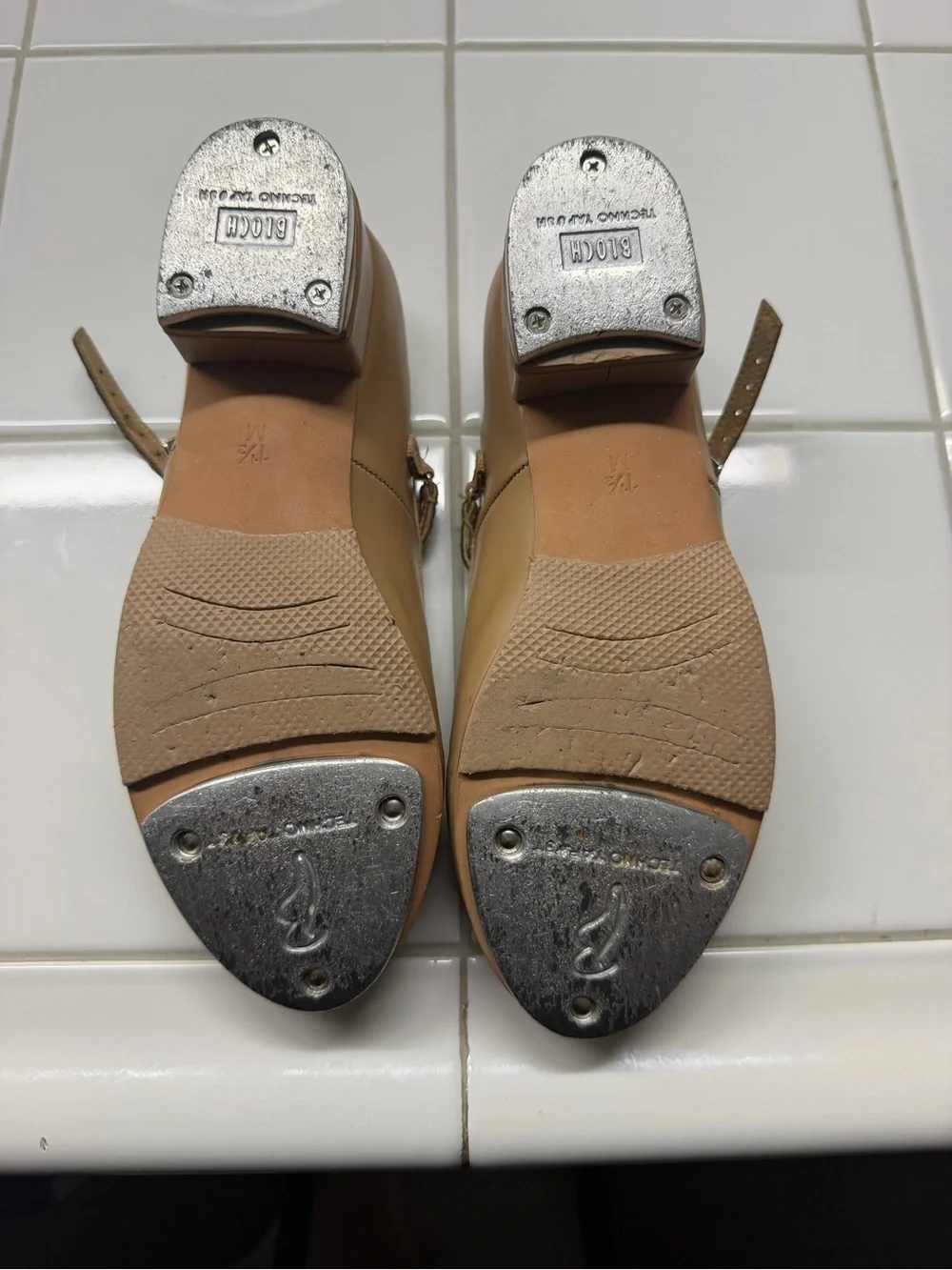 Bloch tap Shoes - Little girls 1.5